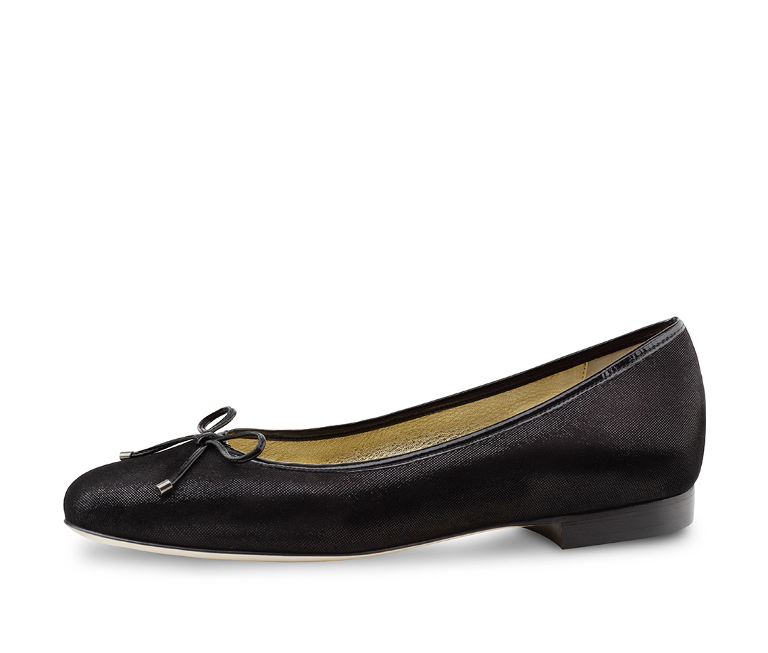 Ballerina Minu aus samtweichen Glanzvelour und schwarzer Lackschleife