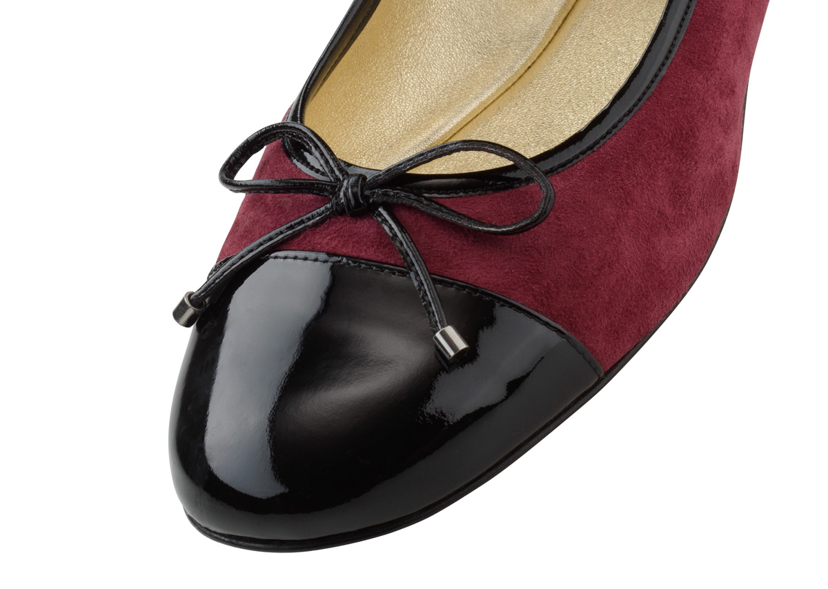 Ballerina Mori - Werner Kern Ballerinas Bordo roter Ballerina Mori aus weichem Wildleder und einer Zehenkappe aus Lackleder