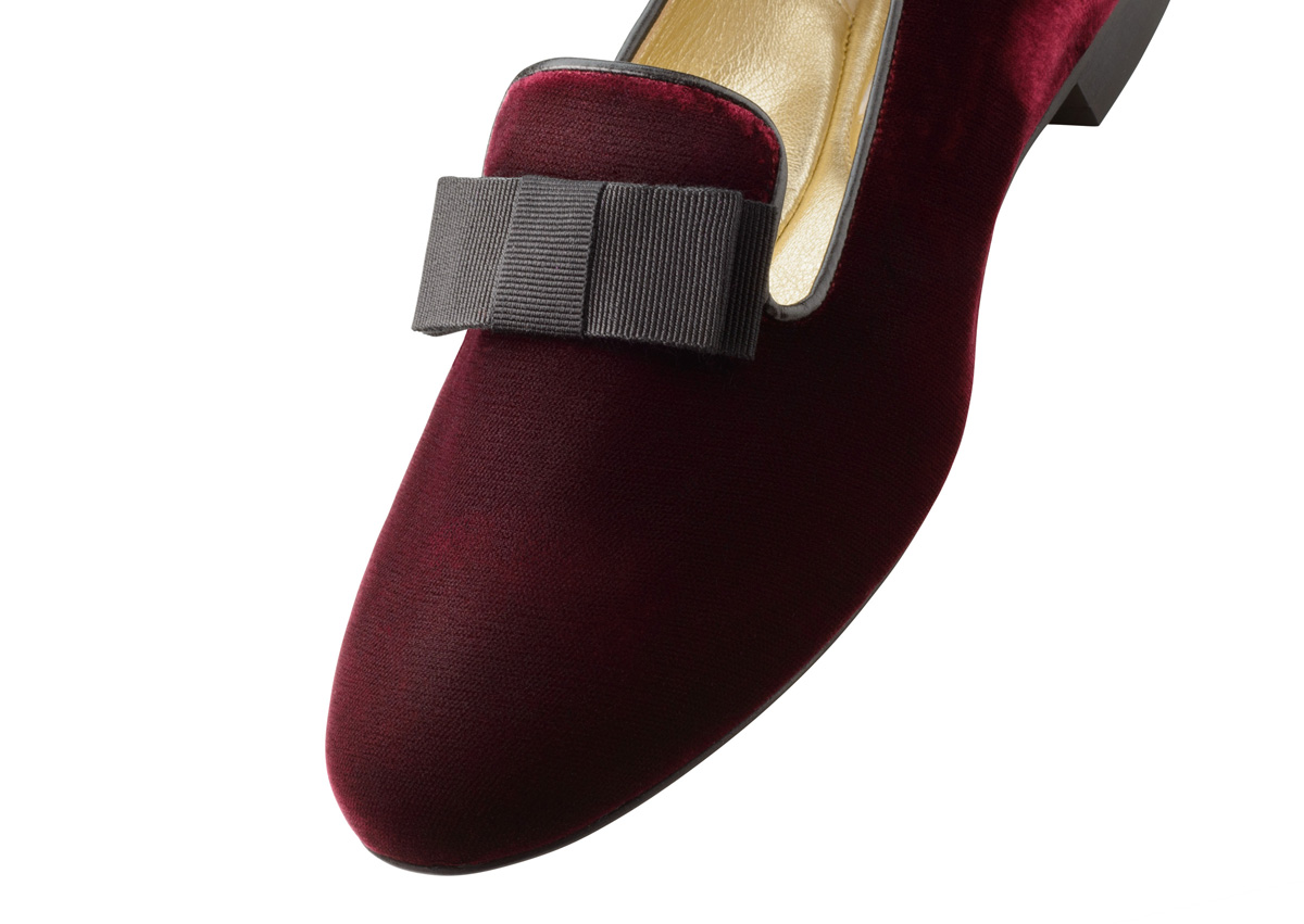 Ava Feiner Loafer aus rotem Samt und schwarzer Schleife